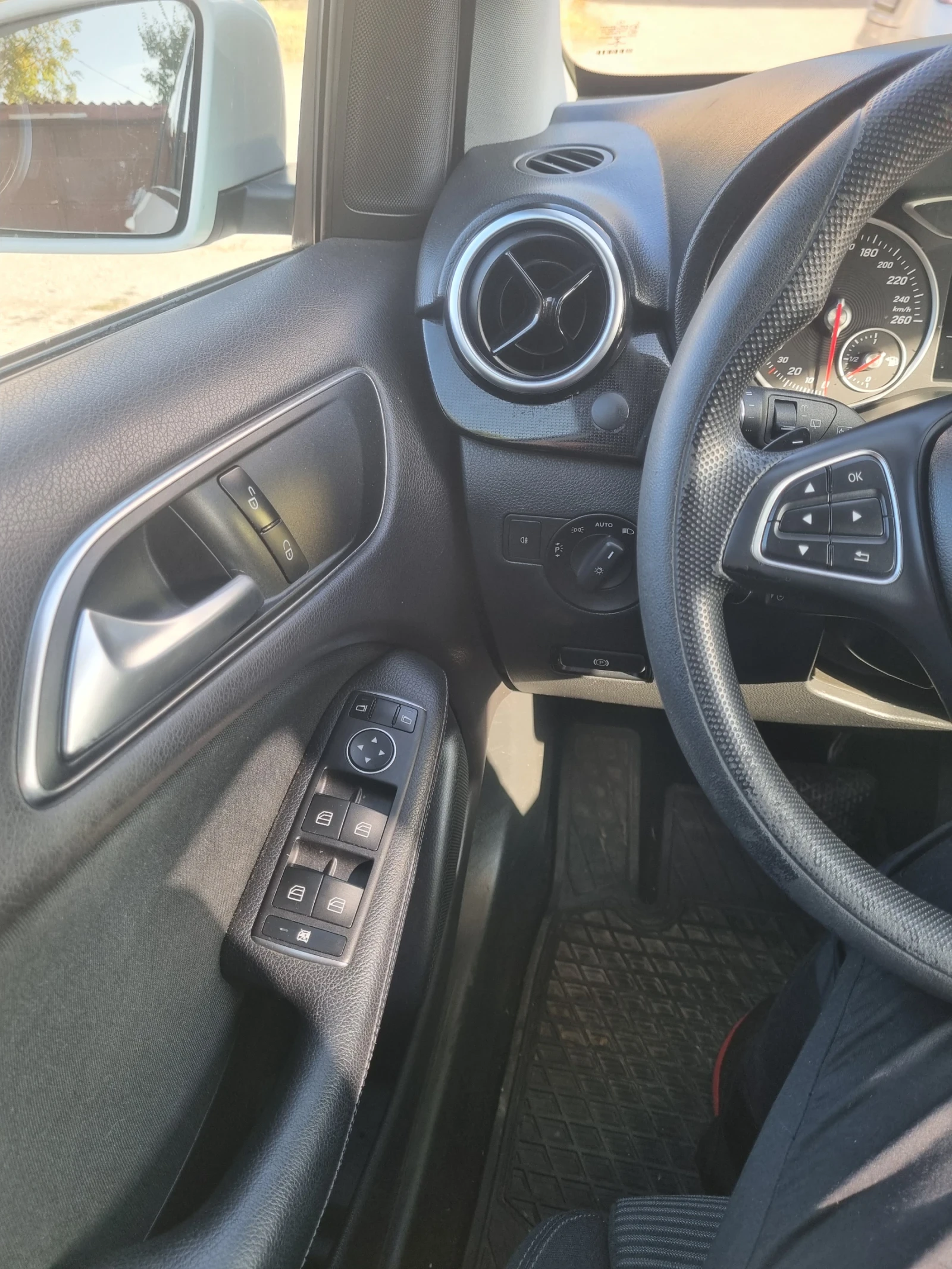 Mercedes-Benz B 220 2.2 CDI, снимка 14 - Автомобили и джипове - 56633000