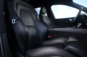 Volvo XC60 T6 AWD R-Design AIR KeyGO Memory Distr KAM Lane , снимка 17