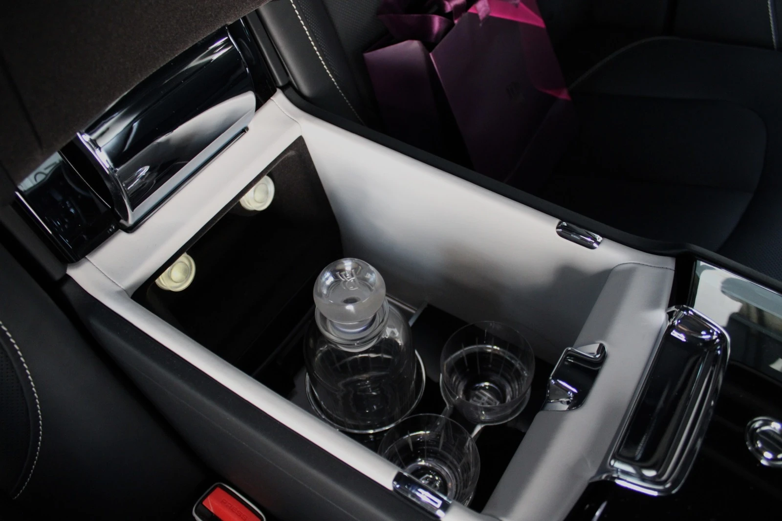 Rolls-Royce Cullinan PANO 360 TV BESPOKE HEADUP  | Mobile.bg   16