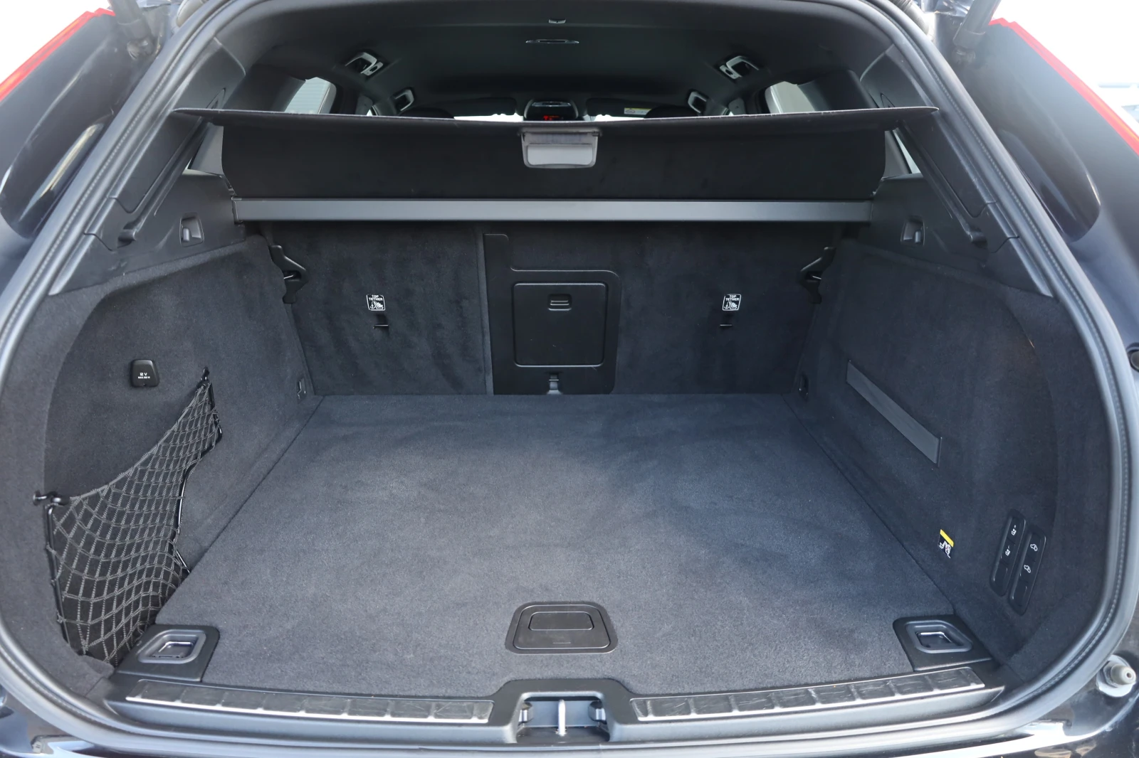 Volvo XC60 T6 AWD R-Design AIR KeyGO Memory Distr KAM Lane , снимка 9 - Автомобили и джипове - 53735433