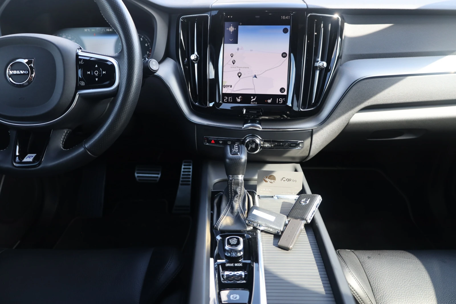 Volvo XC60 T6 AWD R-Design AIR KeyGO Memory Distr KAM Lane , снимка 14 - Автомобили и джипове - 53735433