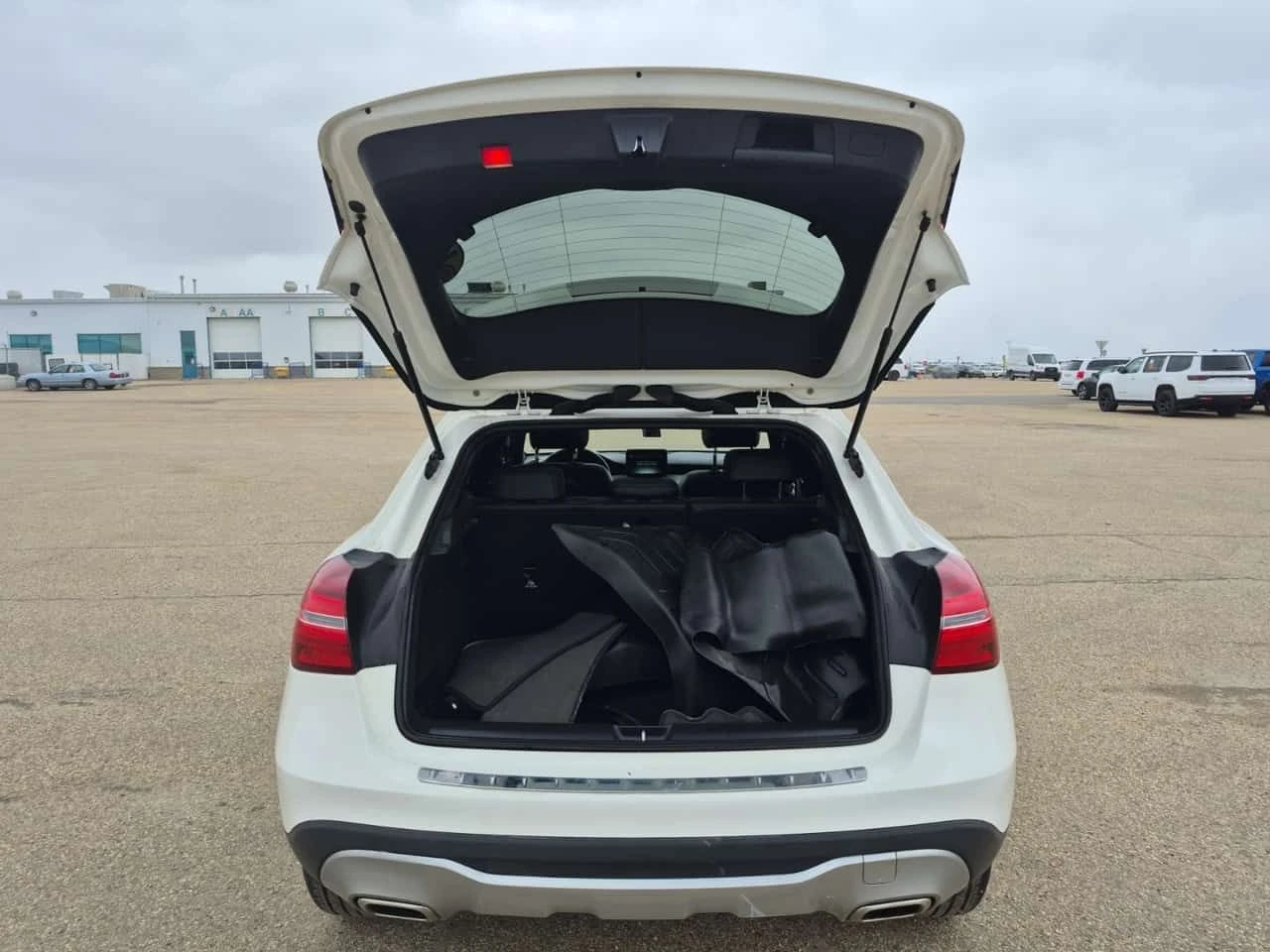 Mercedes-Benz GLB 250 4matic * Без инциднети * CARFAX * , снимка 14 - Автомобили и джипове - 54423716