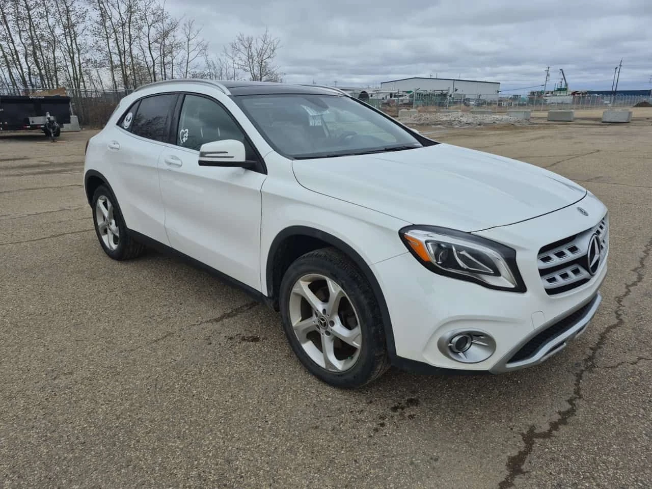 Mercedes-Benz GLB 250 4matic * Без инциднети * CARFAX * , снимка 2 - Автомобили и джипове - 54423716