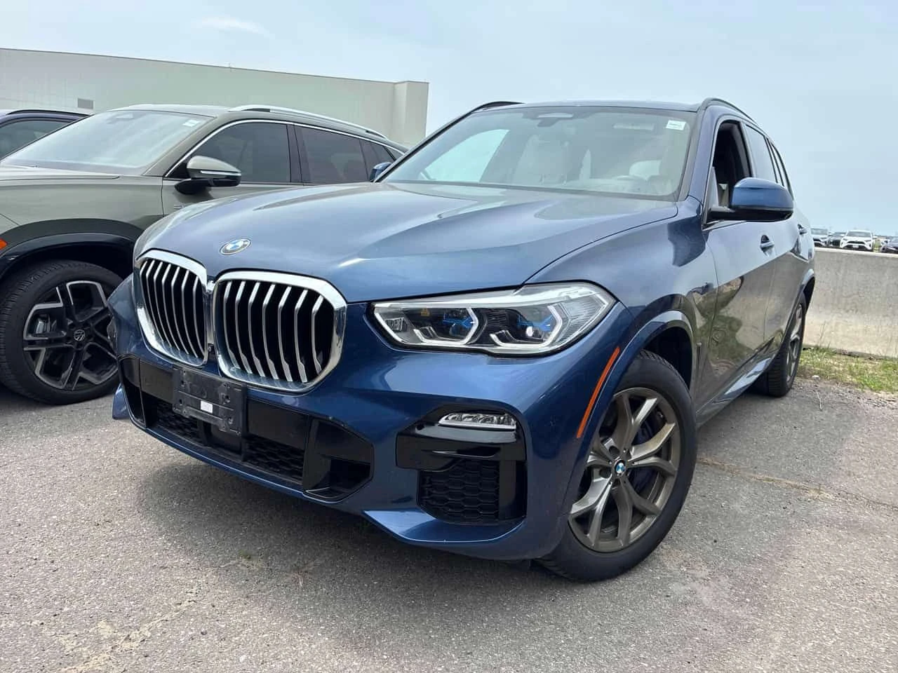 BMW X5 DISTRONIC | ЛАЗЕРИ | HUD | HARMAN KARDON | ВЪЗДУХ|