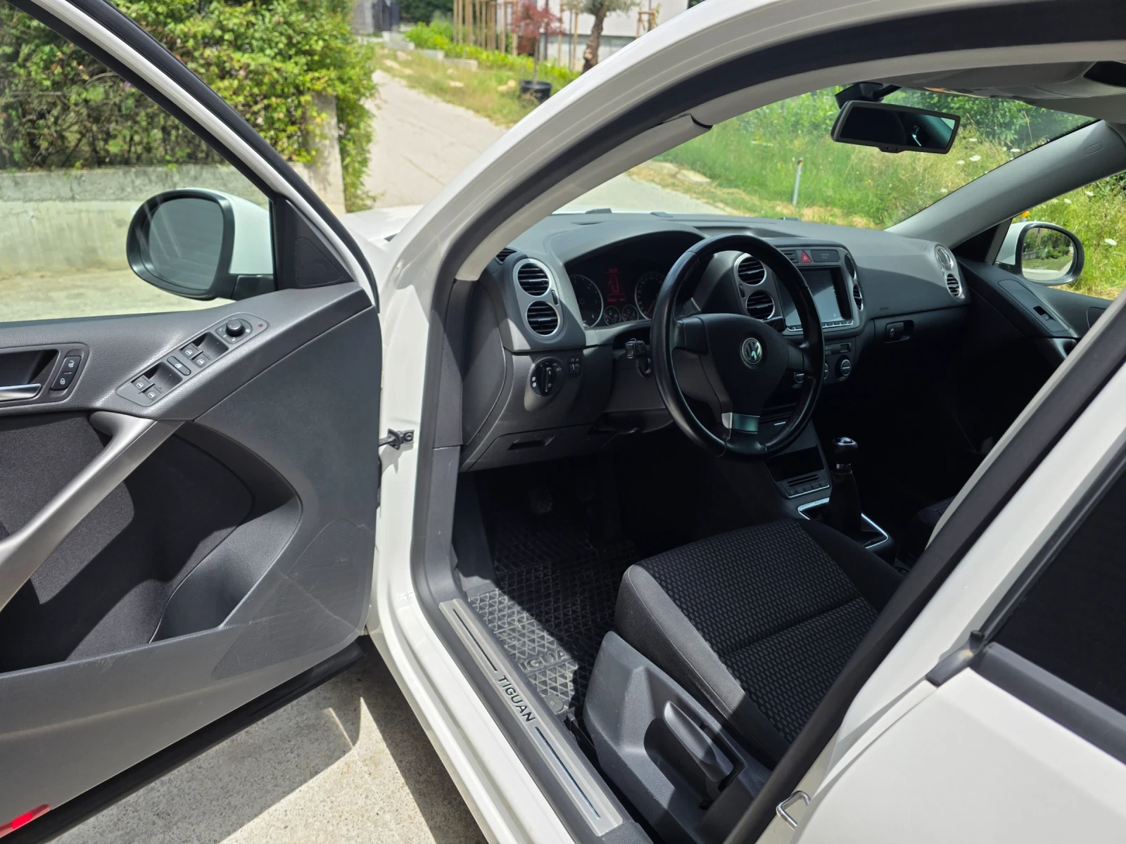 VW Tiguan, снимка 6 - Автомобили и джипове - 55413846