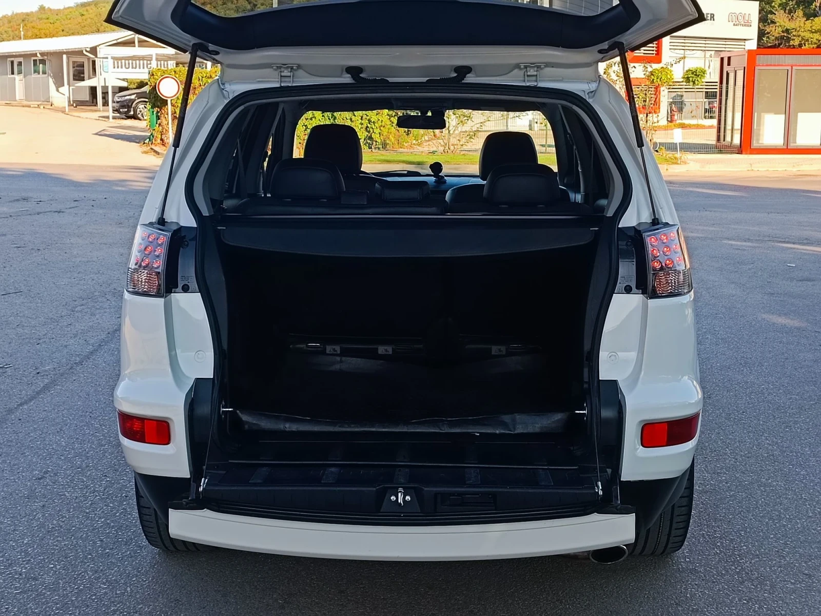 Mitsubishi Outlander 2.4i-170кс-ШВЕЙЦАРИЯ-РЪЧКА-4Х4-FACELIFT, снимка 5 - Автомобили и джипове - 56014574