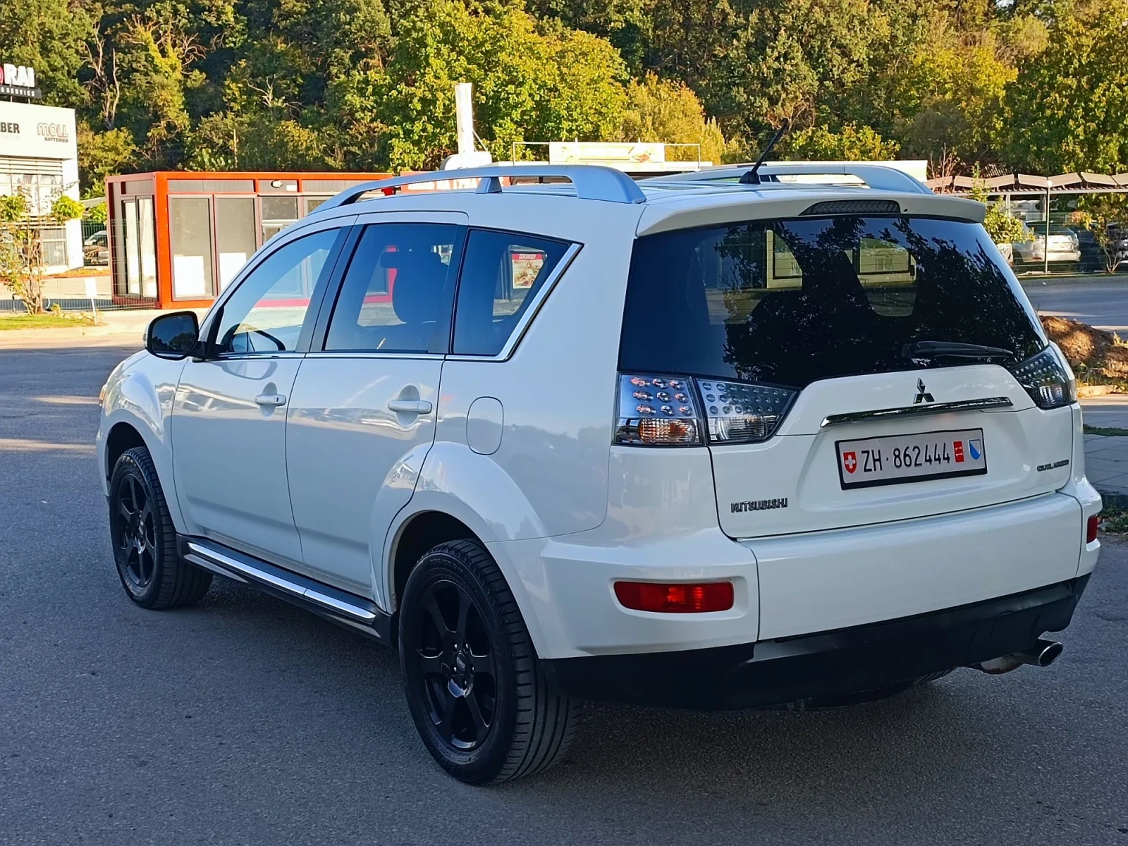 Mitsubishi Outlander 2.4i-170кс-ШВЕЙЦАРИЯ-РЪЧКА-4Х4-FACELIFT, снимка 6 - Автомобили и джипове - 56014574