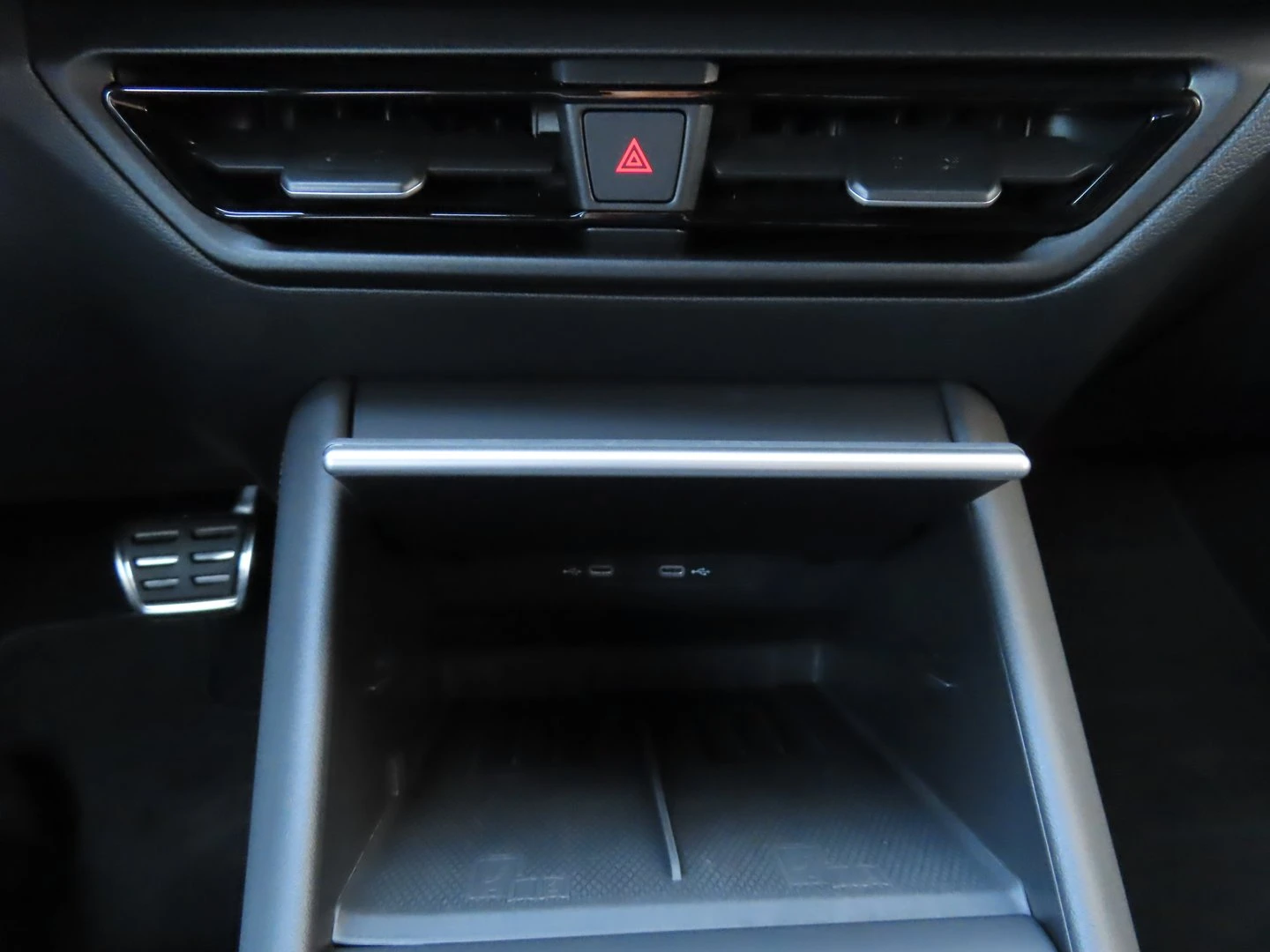 VW Tiguan, снимка 14 - Автомобили и джипове - 56421777