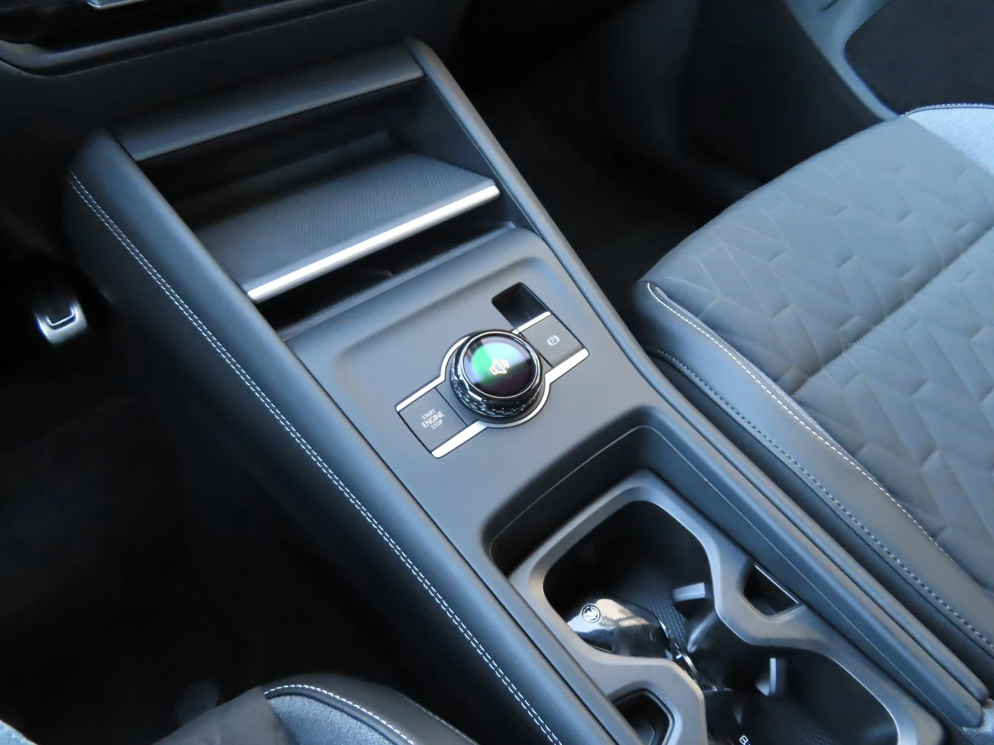 VW Tiguan, снимка 13 - Автомобили и джипове - 56421777