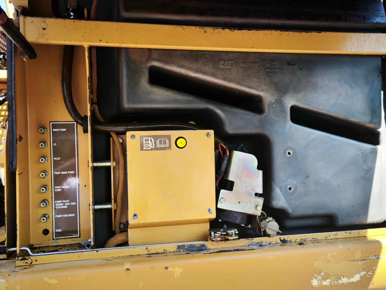 Багер Caterpillar M318C, снимка 17 - Индустриална техника - 55558598