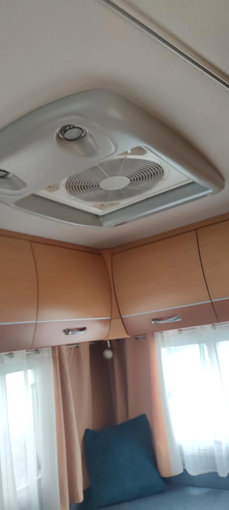 Кемпер Renault Master 3.0DCI/Климатик, снимка 9 - Каравани и кемпери - 54763682