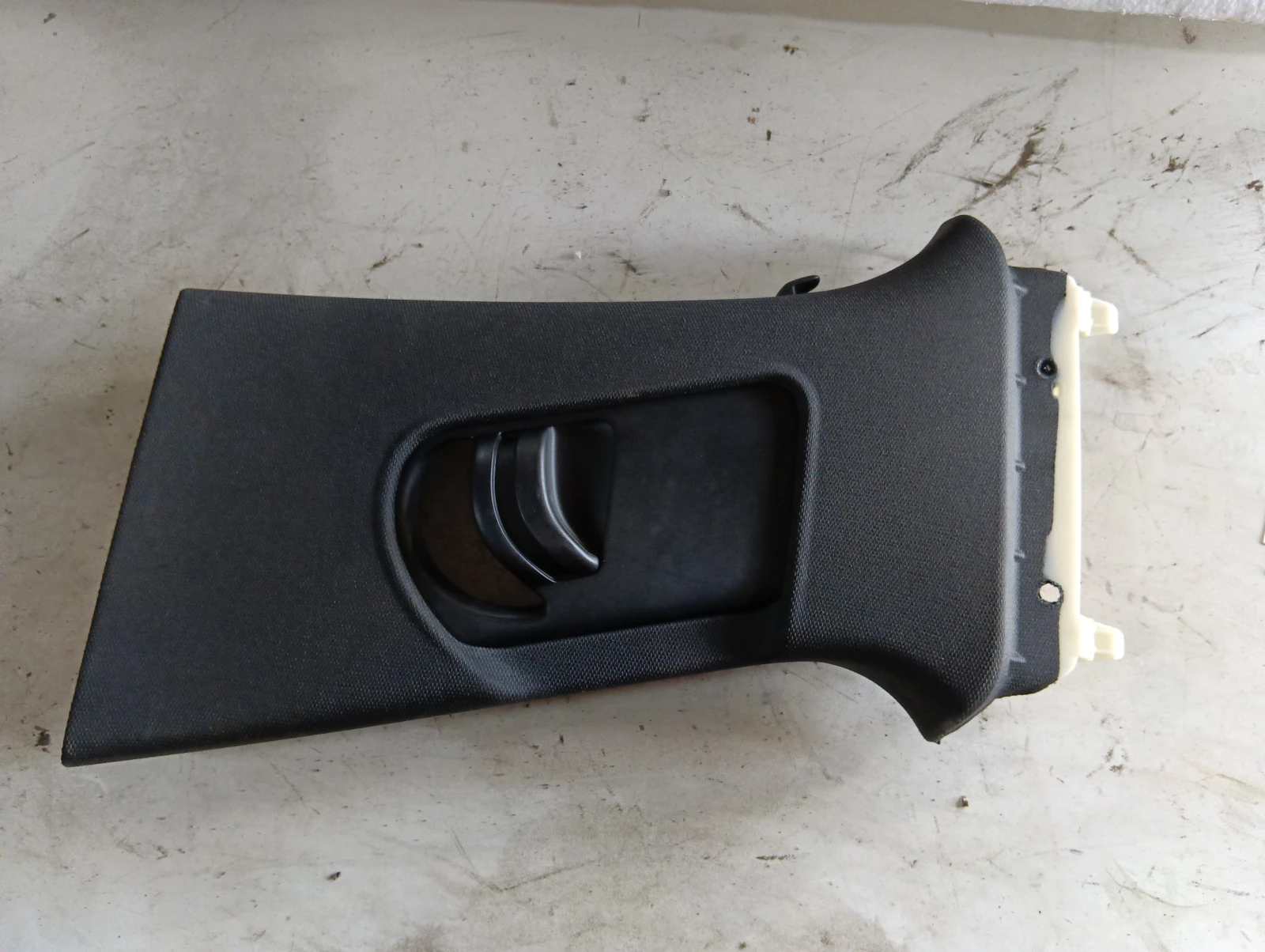 лява колонка 8V4867243 ЧЕРНА Audi A3