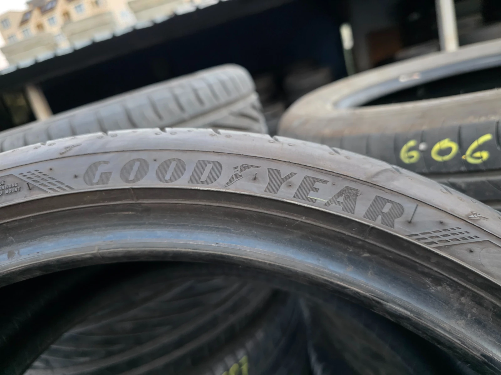 Гуми Летни 275/30R20, снимка 6 - Гуми и джанти - 54173894