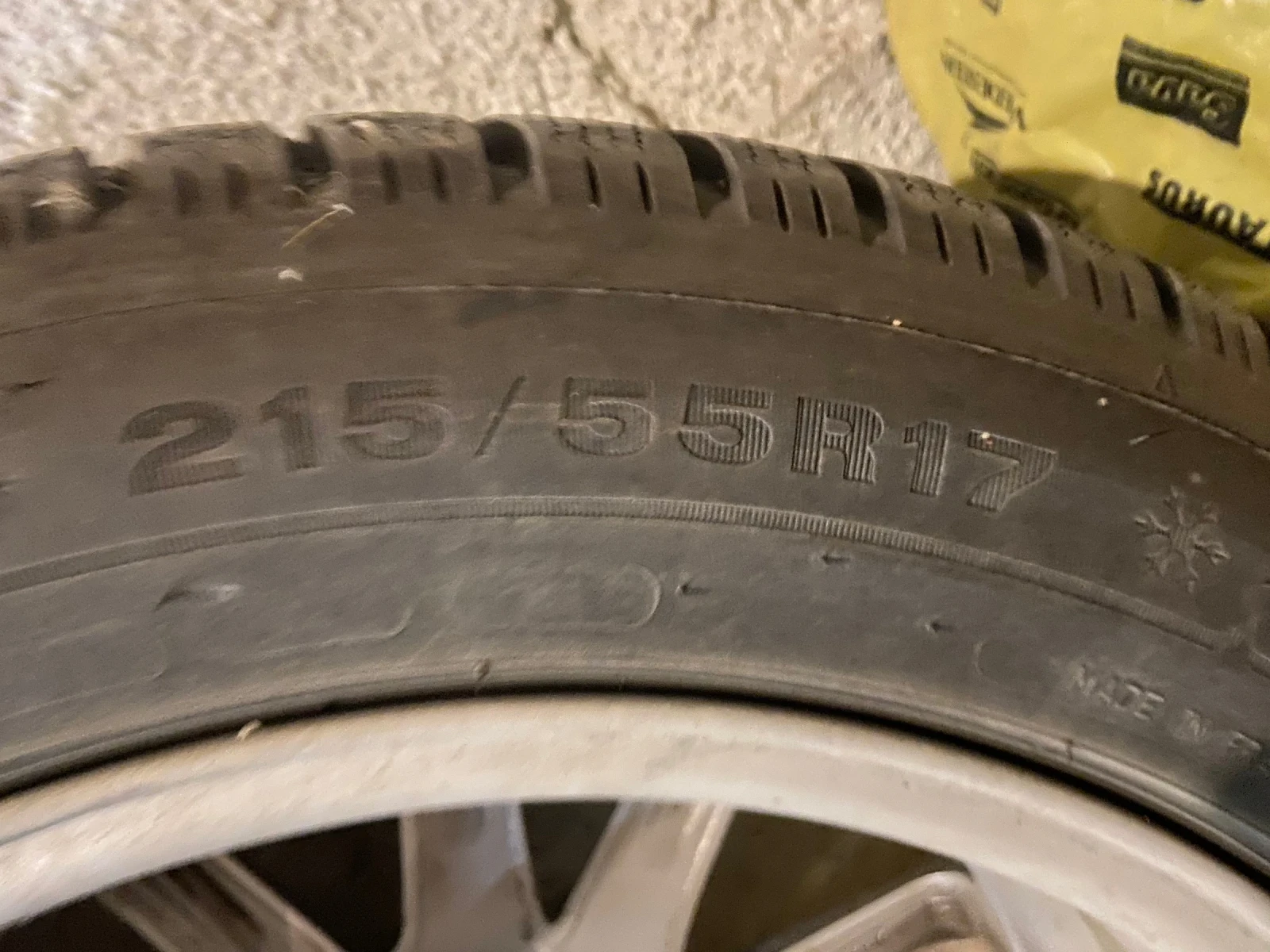 Гуми с джанти Dunlop 215/55R17, снимка 5 - Гуми и джанти - 55993204