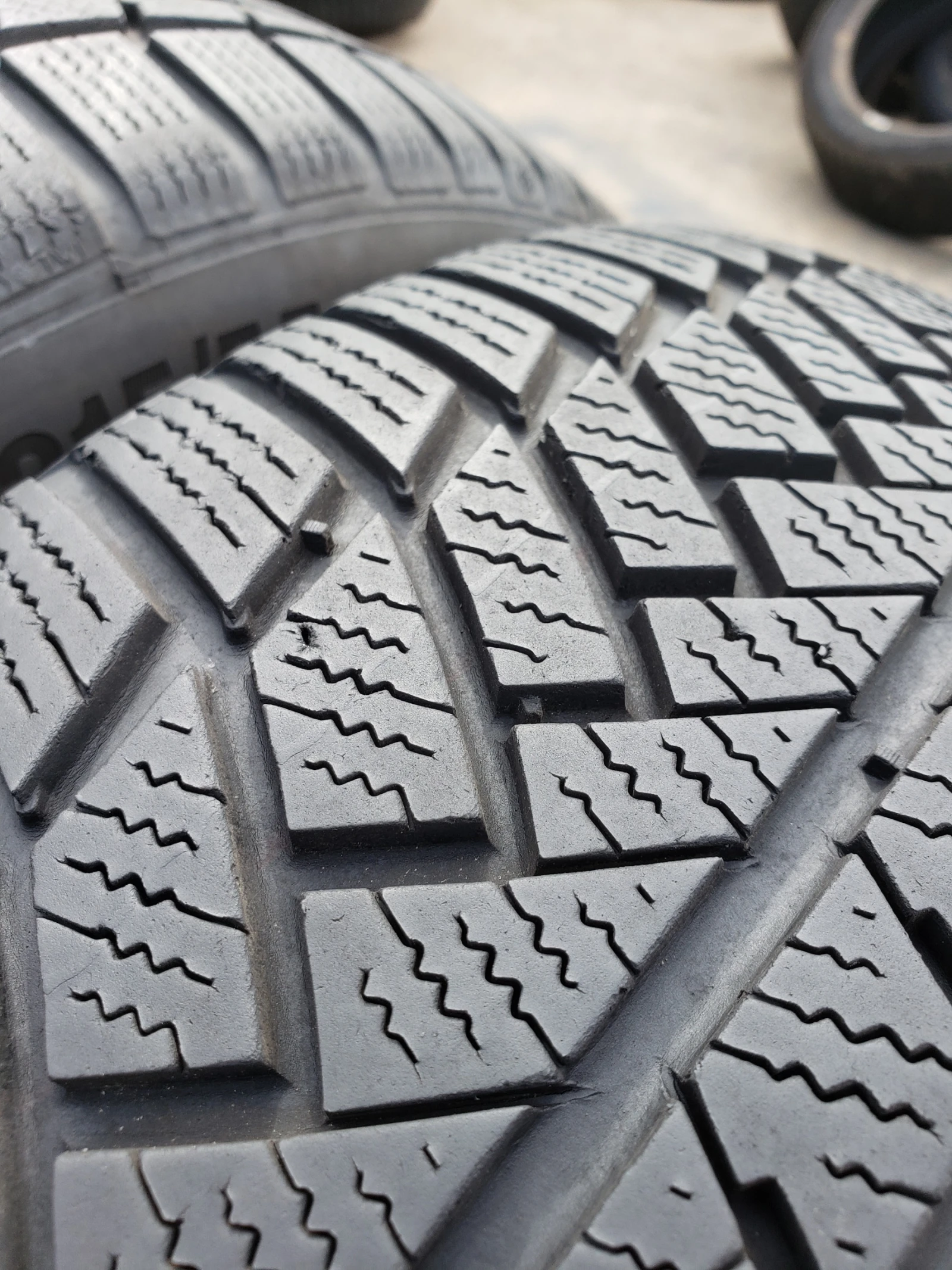 Гуми Зимни 215/55R17, снимка 5 - Гуми и джанти - 56288343