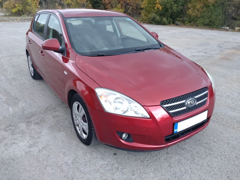 Kia Ceed 1.6, снимка 3 - Автомобили и джипове - 47550659