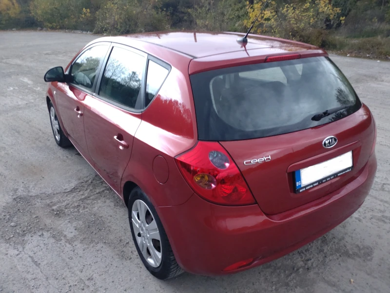 Kia Ceed 1.6, снимка 6 - Автомобили и джипове - 47550659