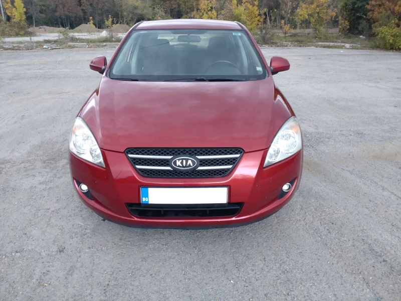 Kia Ceed 1.6, снимка 2 - Автомобили и джипове - 47550659