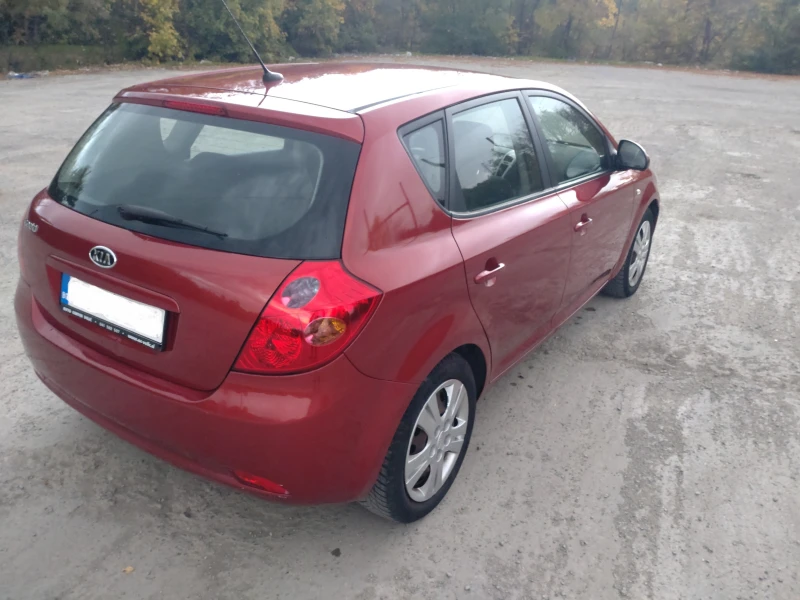 Kia Ceed 1.6, снимка 4 - Автомобили и джипове - 47550659