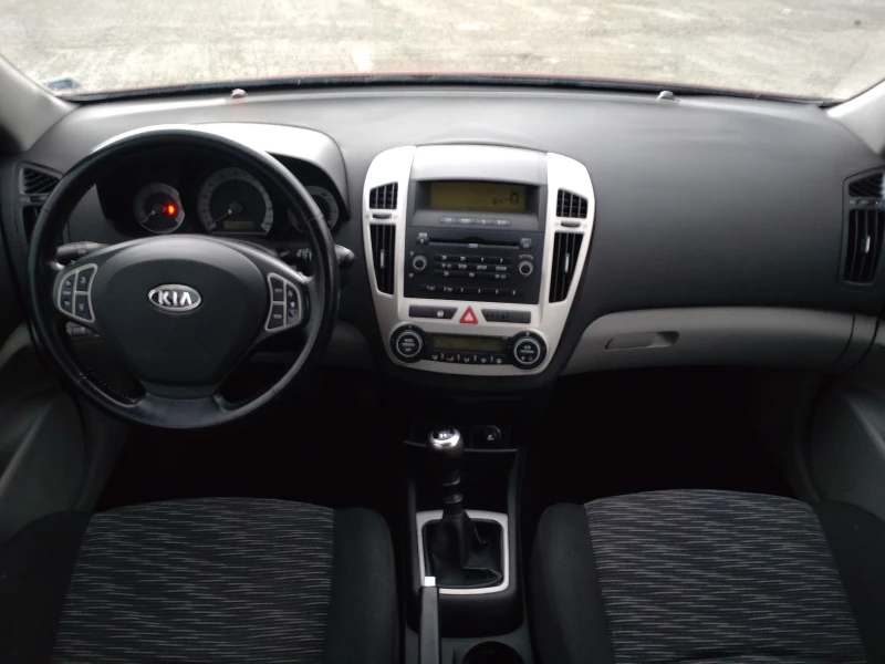 Kia Ceed 1.6, снимка 9 - Автомобили и джипове - 47550659