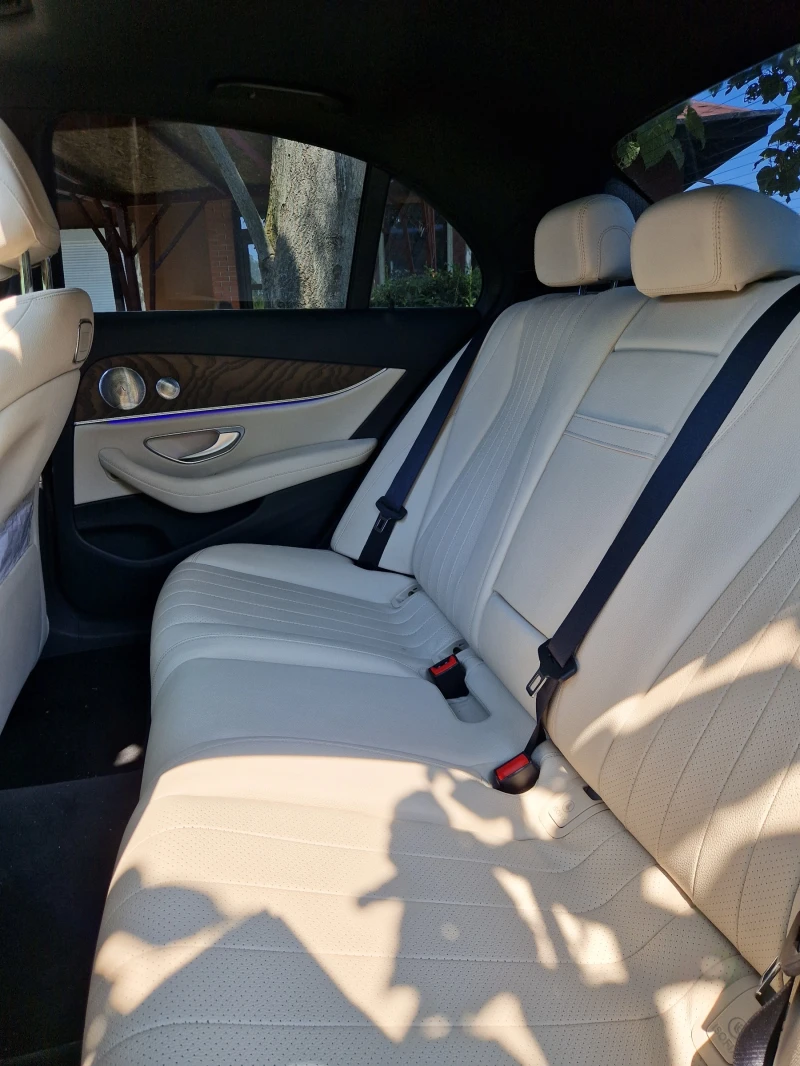 Mercedes-Benz E 300 4 matic AMG, снимка 3 - Автомобили и джипове - 50951048
