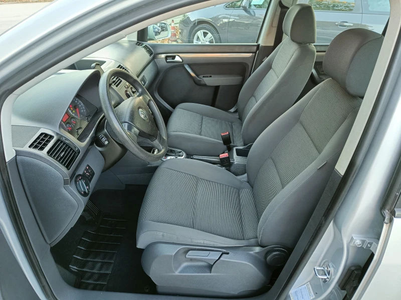 VW Touran 1.9 AVTOMATIK 105, снимка 9 - Автомобили и джипове - 52121956