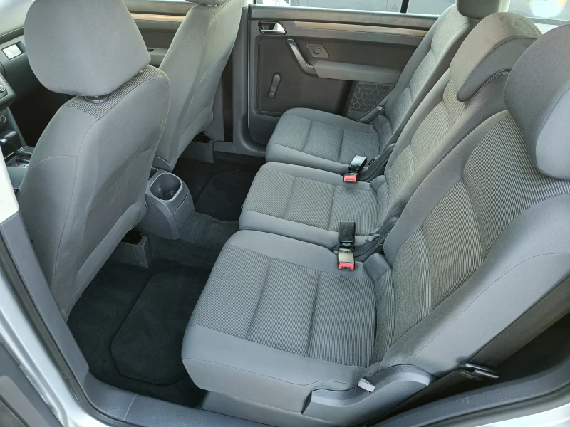 VW Touran 1.9 AVTOMATIK 105, снимка 12 - Автомобили и джипове - 52121956