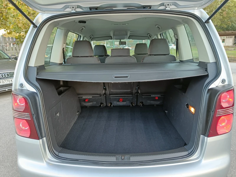 VW Touran 1.9 AVTOMATIK 105, снимка 13 - Автомобили и джипове - 52121956