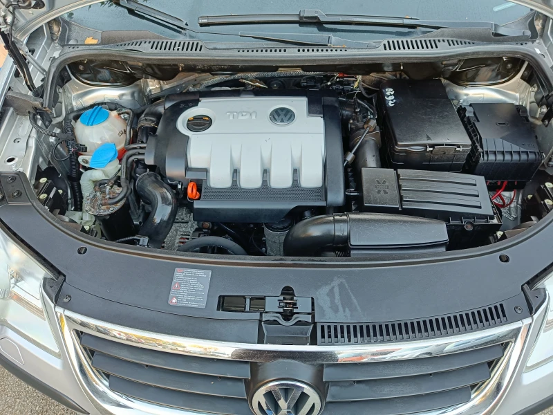 VW Touran 1.9 AVTOMATIK 105, снимка 15 - Автомобили и джипове - 52121956