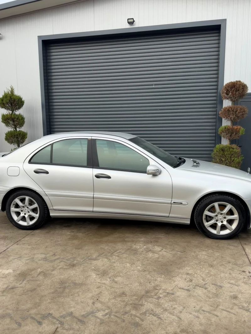 Mercedes-Benz C 200, снимка 3 - Автомобили и джипове - 53385093