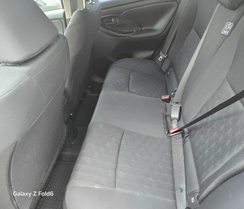 Toyota Yaris 1.5 HEV CHIC, снимка 7 - Автомобили и джипове - 53413596