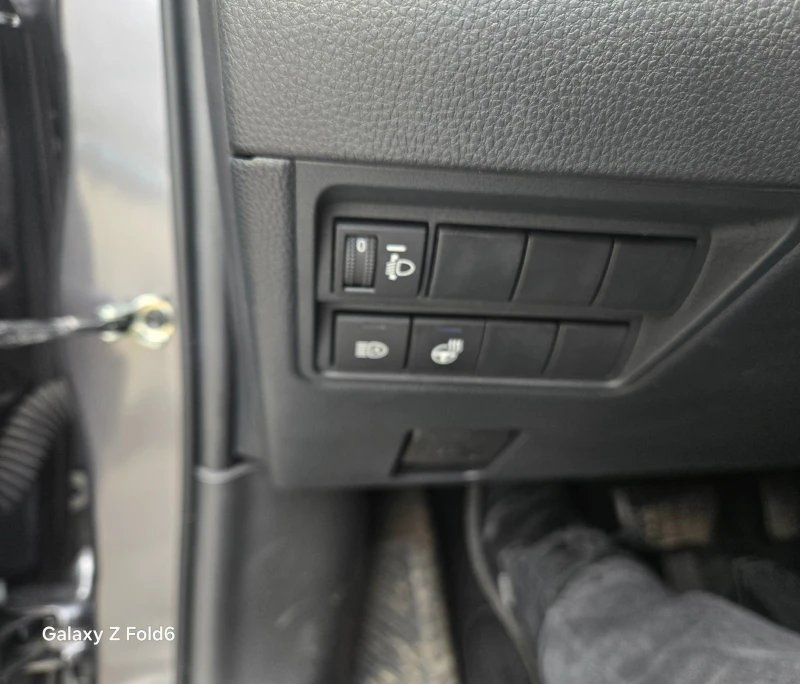 Toyota Yaris 1.5 HEV CHIC, снимка 9 - Автомобили и джипове - 53413596