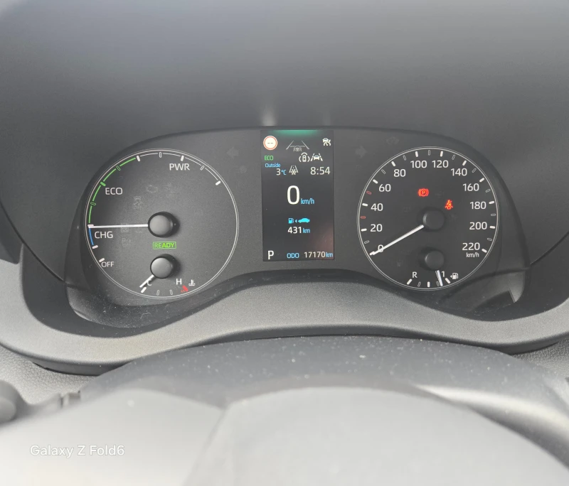 Toyota Yaris 1.5 HEV CHIC, снимка 13 - Автомобили и джипове - 53413596