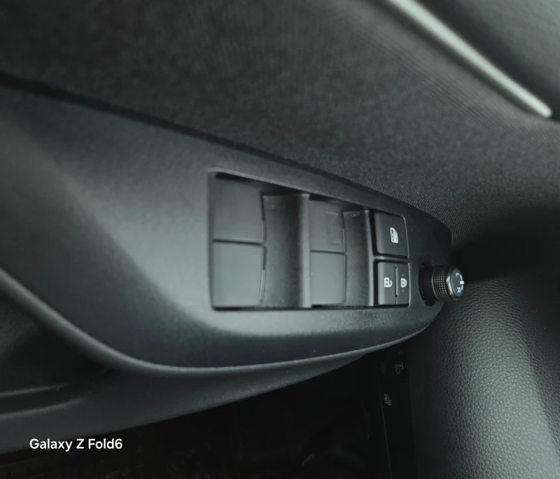 Toyota Yaris 1.5 HEV CHIC, снимка 10 - Автомобили и джипове - 53413596