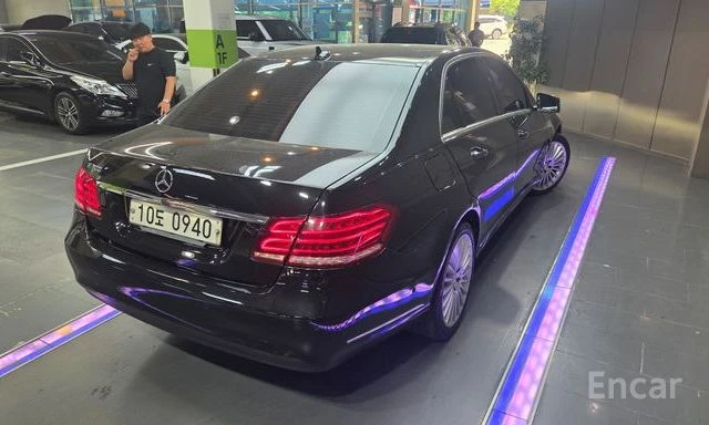 Mercedes-Benz E 300 ELEGANCE* КОЖА* ПОДГРЕВ* НАВИГАЦИЯ* ПАНОРАМА* , снимка 6 - Автомобили и джипове - 54739602