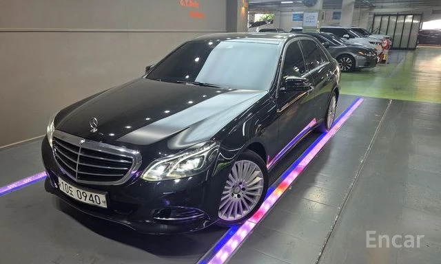 Mercedes-Benz E 300 ELEGANCE* КОЖА* ПОДГРЕВ* НАВИГАЦИЯ* ПАНОРАМА* 