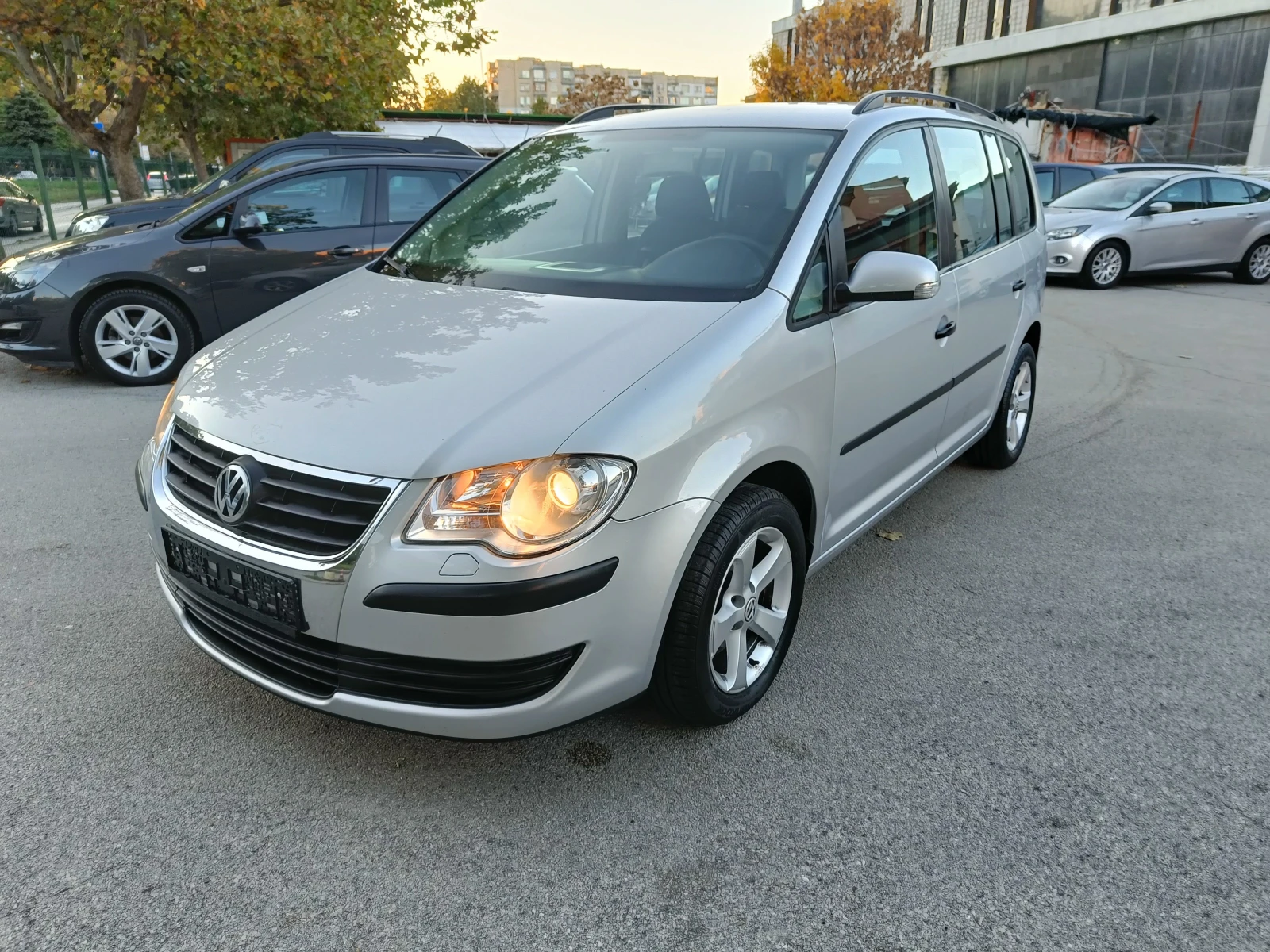 VW Touran 1.9 AVTOMATIK 105, снимка 1