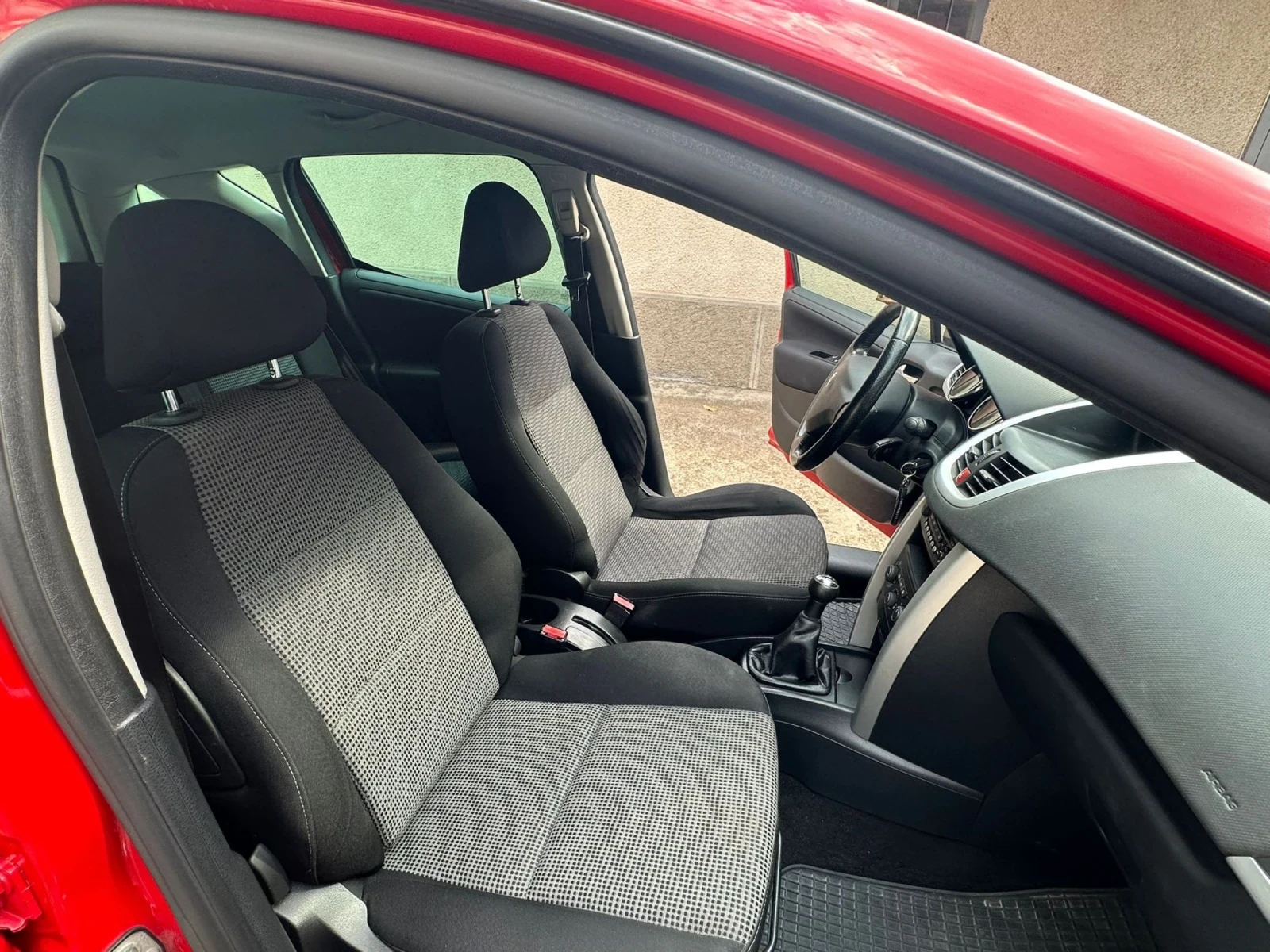 Peugeot 207 1.6 HDI - изображение 7