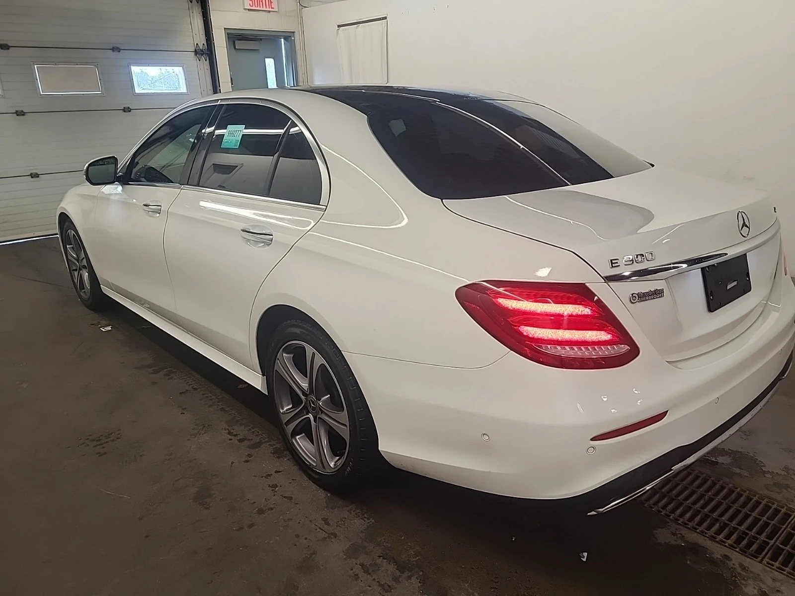 Mercedes-Benz E 300 * ЦЕНА ДО БЪЛГАРИЯ* (CARFAX)/АВТОФИНАНСИРАНЕ - изображение 6