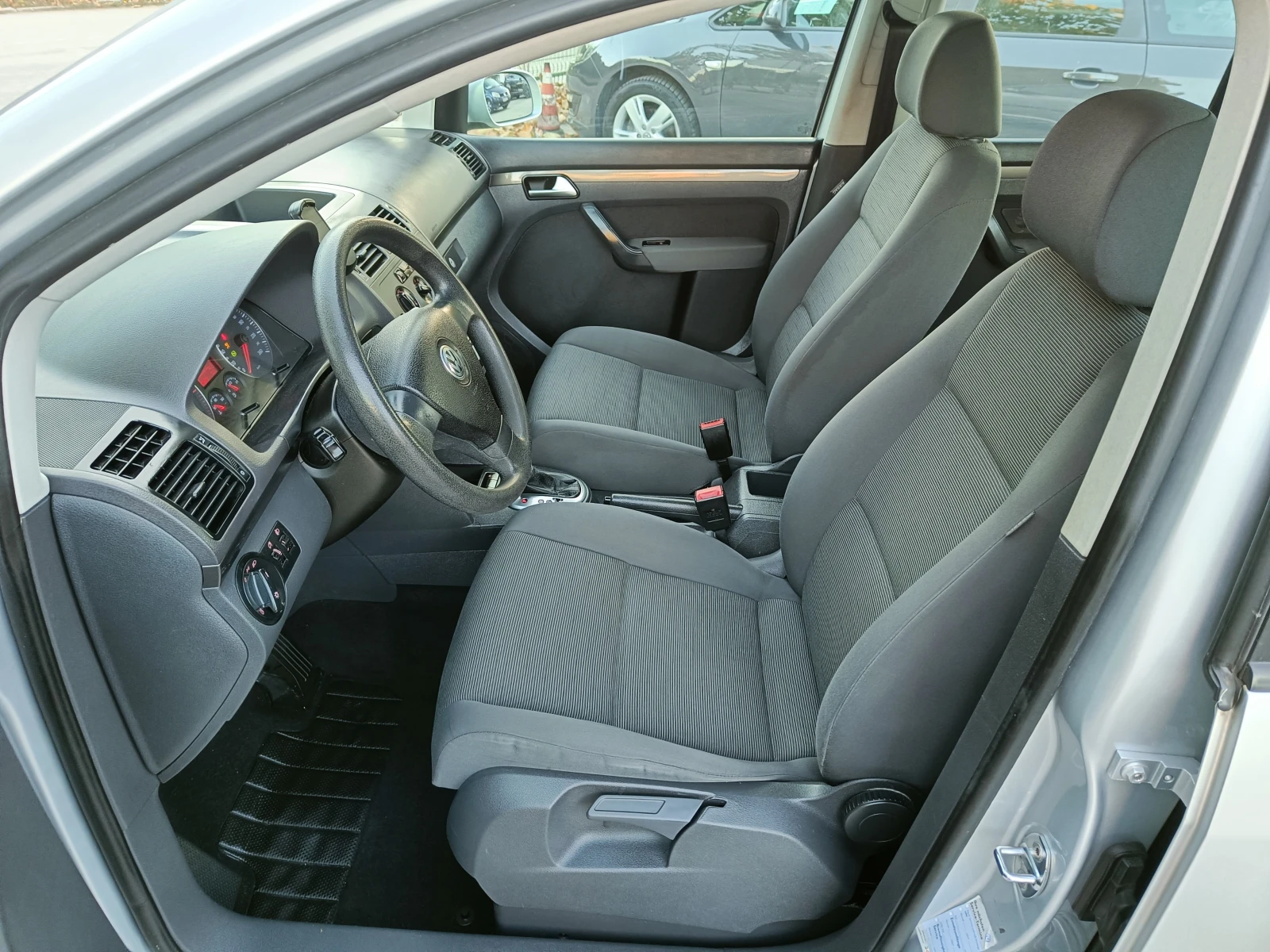 VW Touran 1.9 AVTOMATIK 105 - изображение 9