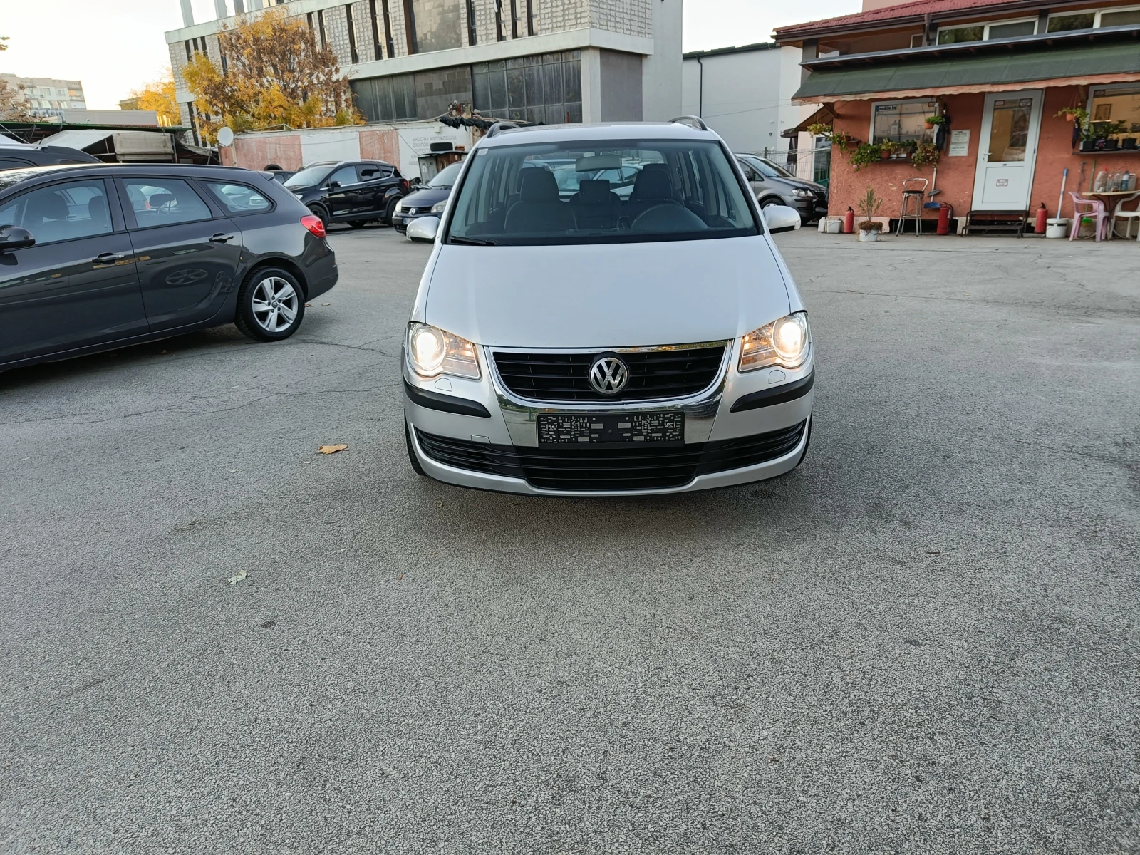 VW Touran 1.9 AVTOMATIK 105 - изображение 2