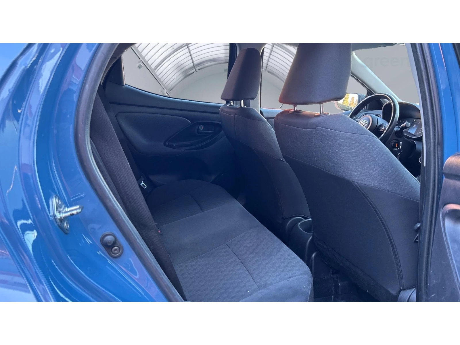 Toyota Yaris 1.5i M/T, Месечна вноска от 344 лв. - изображение 10