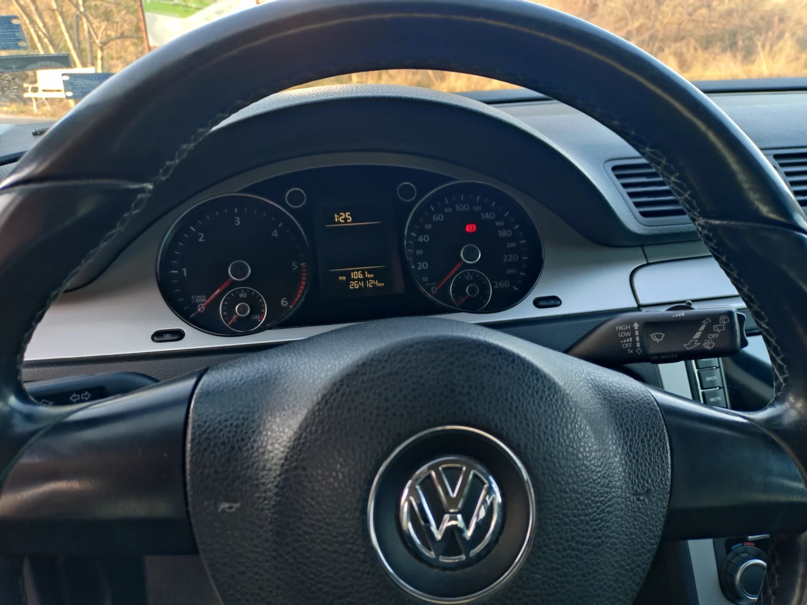 VW Passat 2.0 TDI R-LINE - изображение 6