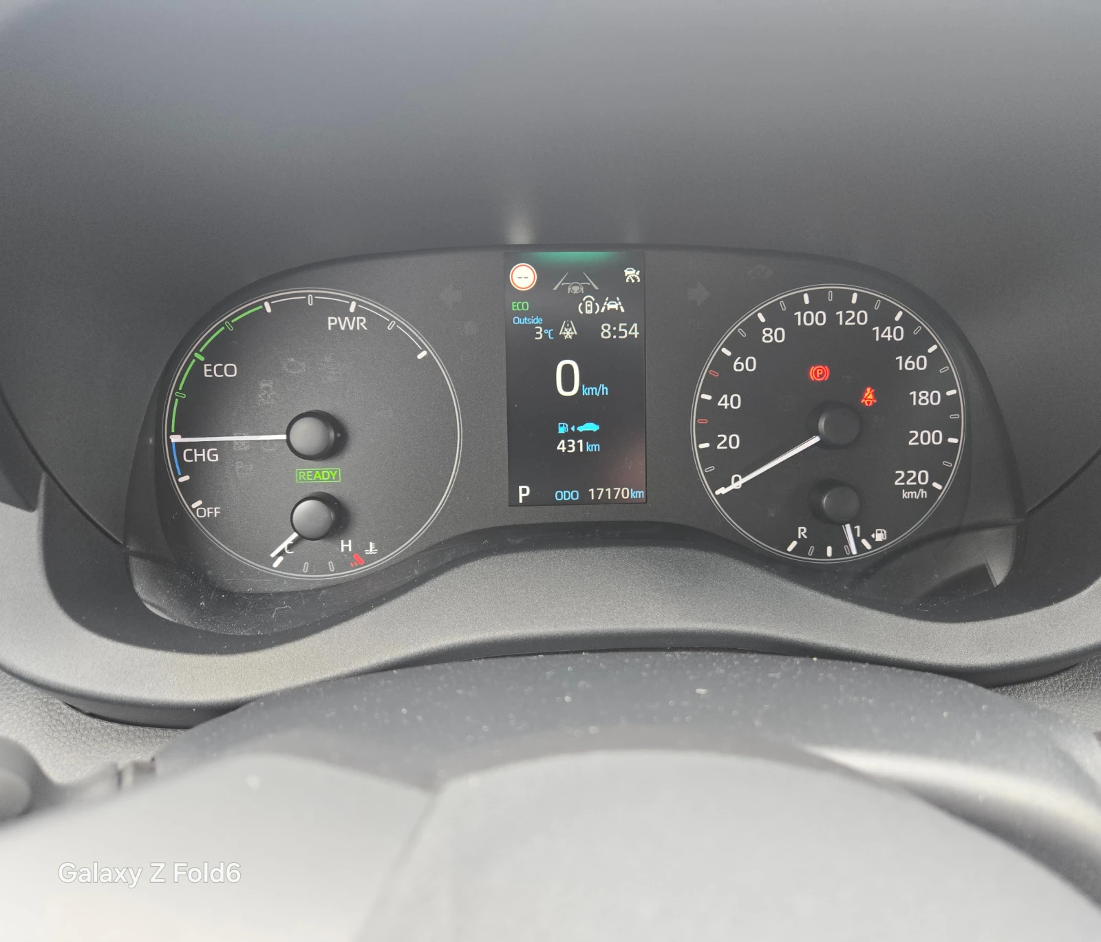 Toyota Yaris 1.5 HEV CHIC, снимка 13 - Автомобили и джипове - 53599860