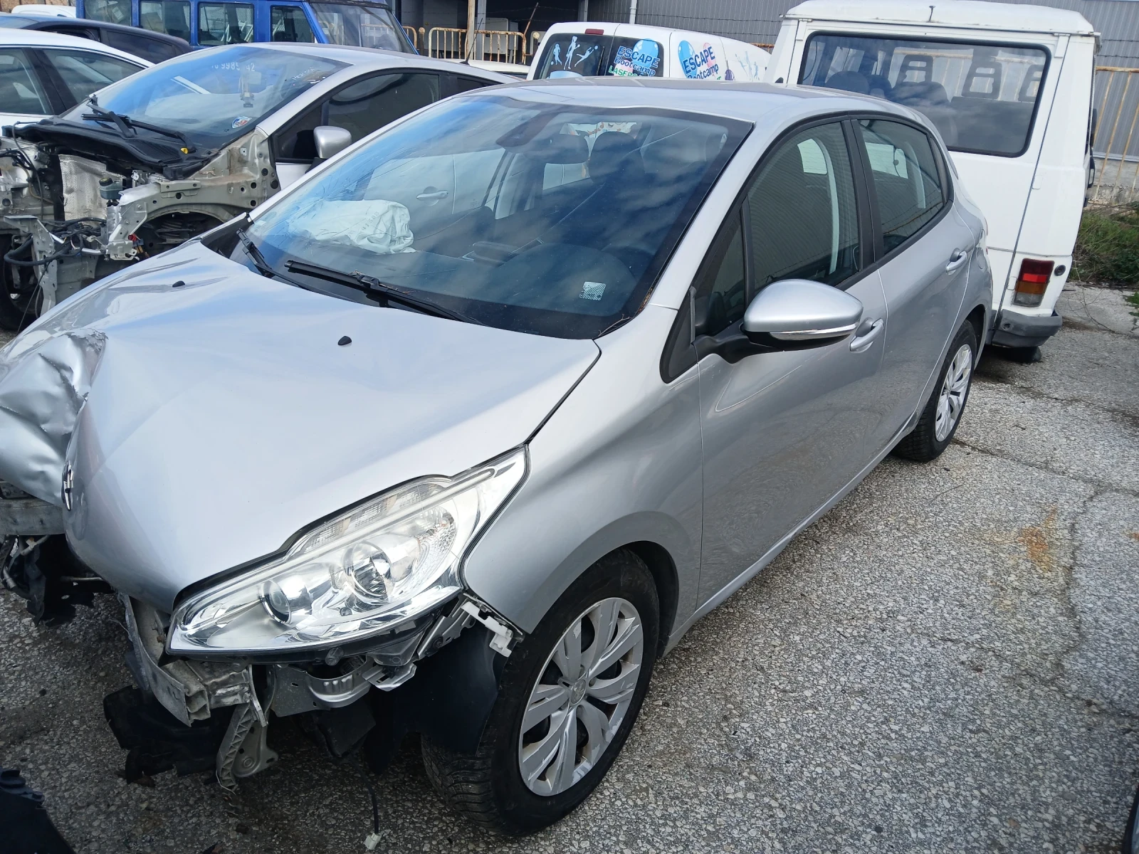 Peugeot 208 1.6/92k/НА ЧАСТИ!, снимка 2 - Автомобили и джипове - 54032904