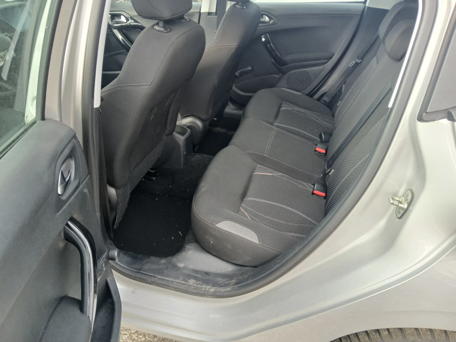 Peugeot 208 1.6/92k/НА ЧАСТИ!, снимка 6 - Автомобили и джипове - 54032904