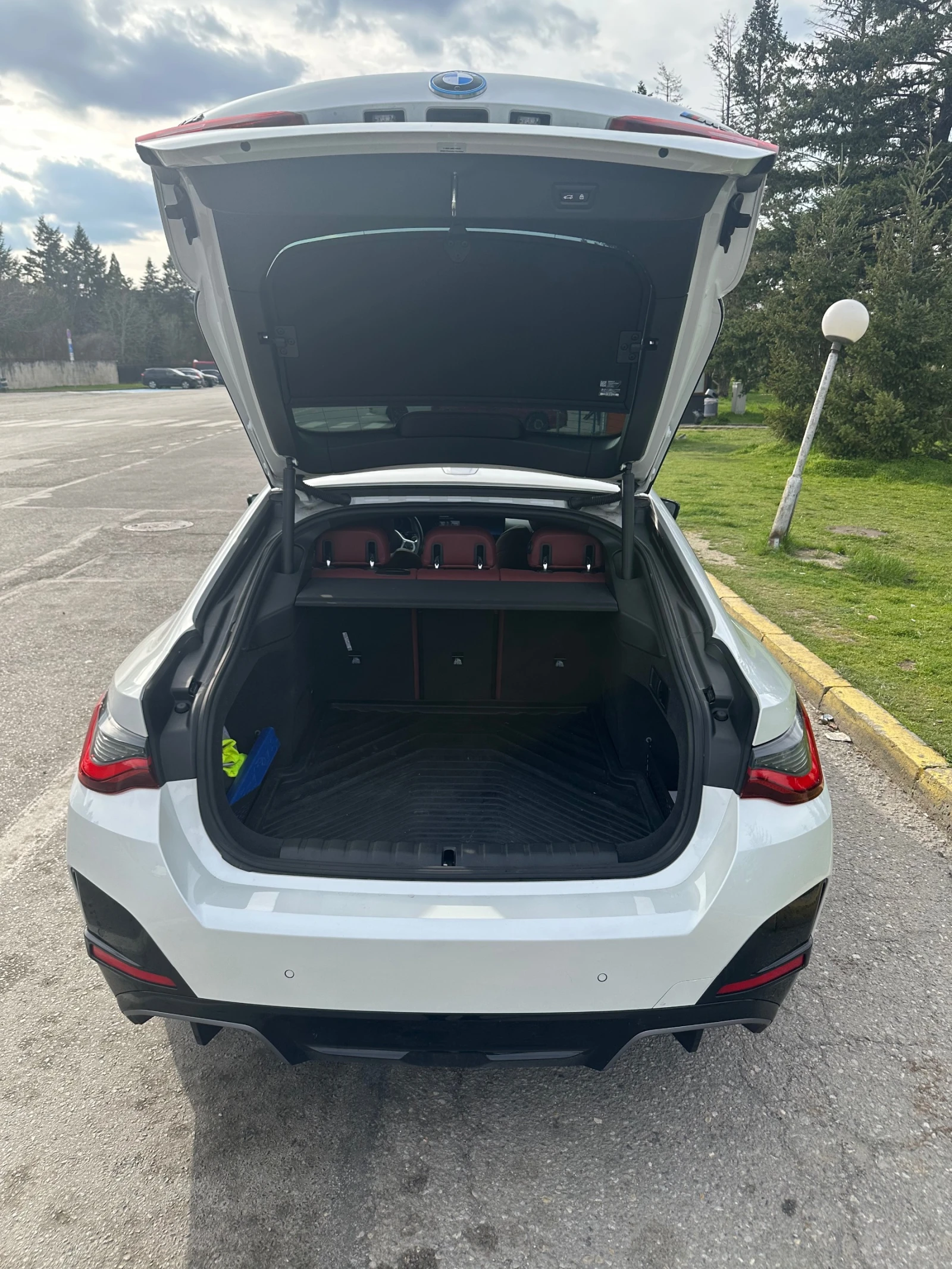 BMW i4 M50 Xdrive, снимка 14 - Автомобили и джипове - 54160840