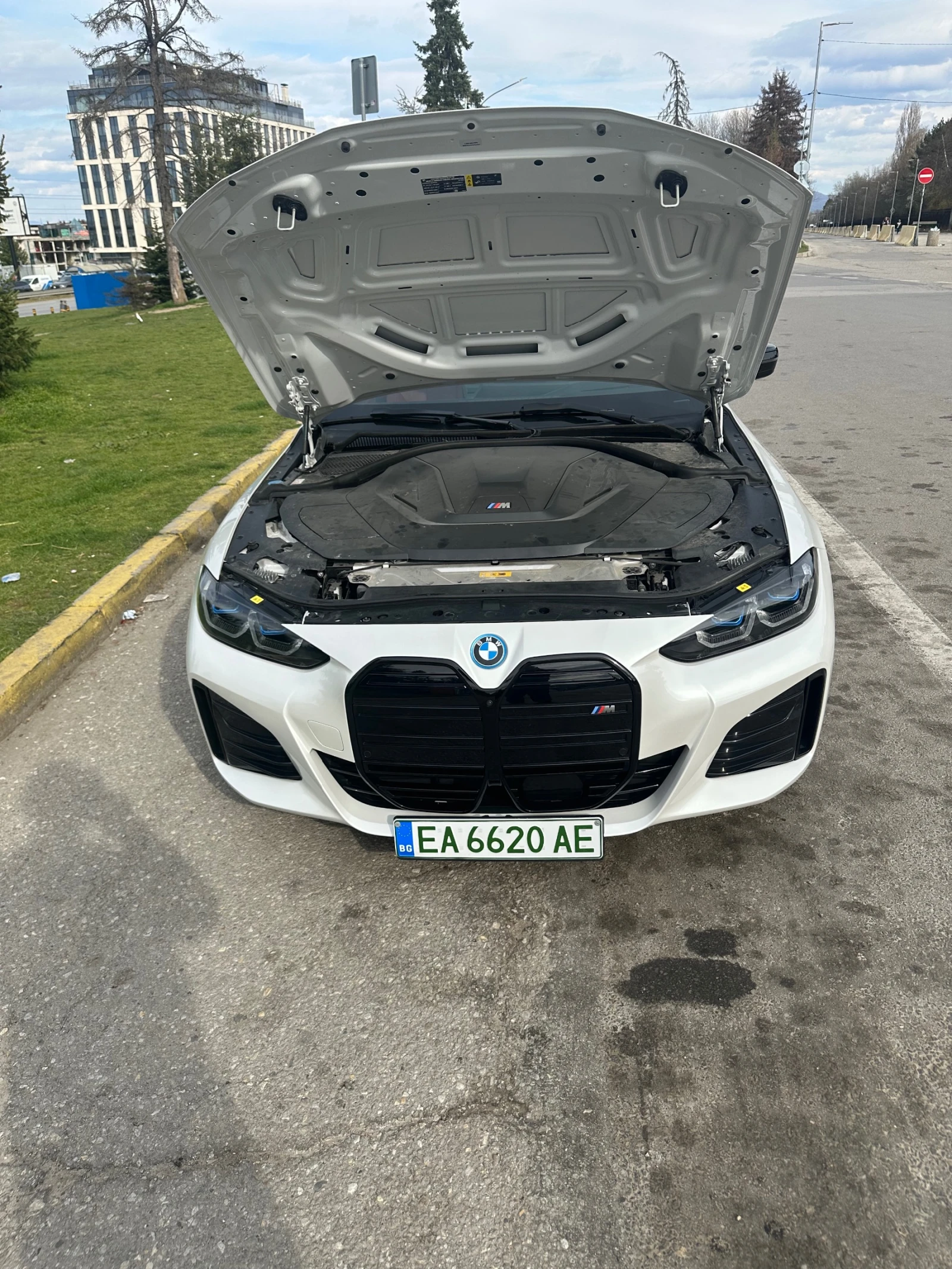 BMW i4 M50 Xdrive, снимка 15 - Автомобили и джипове - 54160840