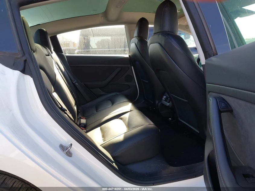 Tesla Model 3 Long Range Dual Motor All-Wheel Drive, снимка 8 - Автомобили и джипове - 54435719