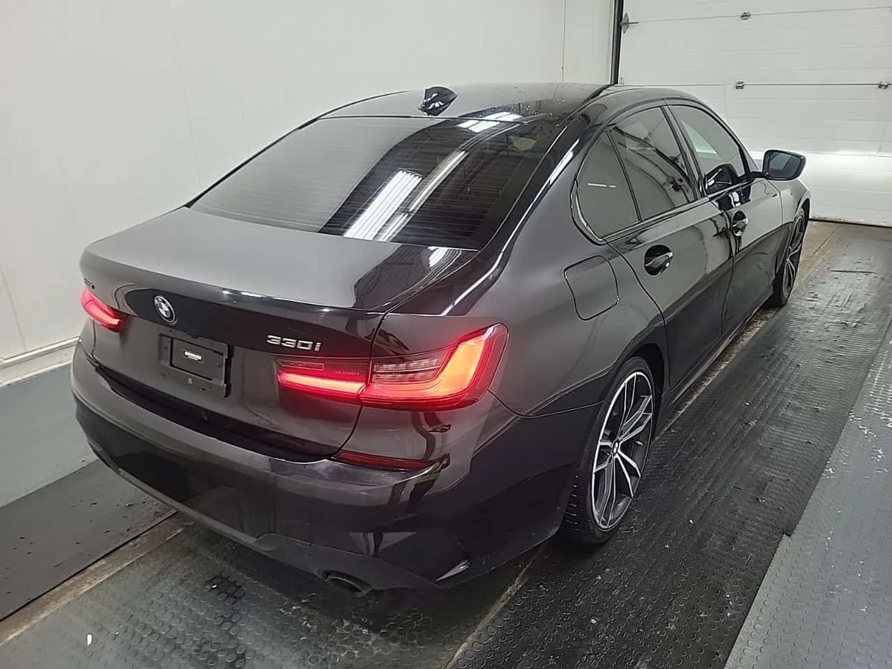 BMW 330 М ПАКЕТ/xDrive/CARFAX/2 Ключа/ШИБЕДАХ/Подгрев, снимка 3 - Автомобили и джипове - 54459658